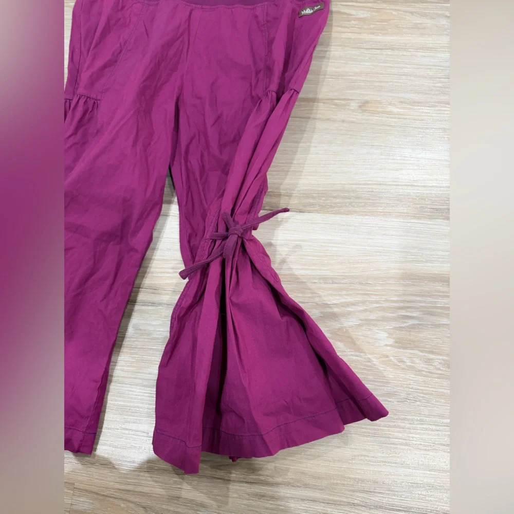 Matilda Jane Size M Palazzo Pants
Capris Cropped Elastic Waist
Cranberry Red - Picture 11 of 13
